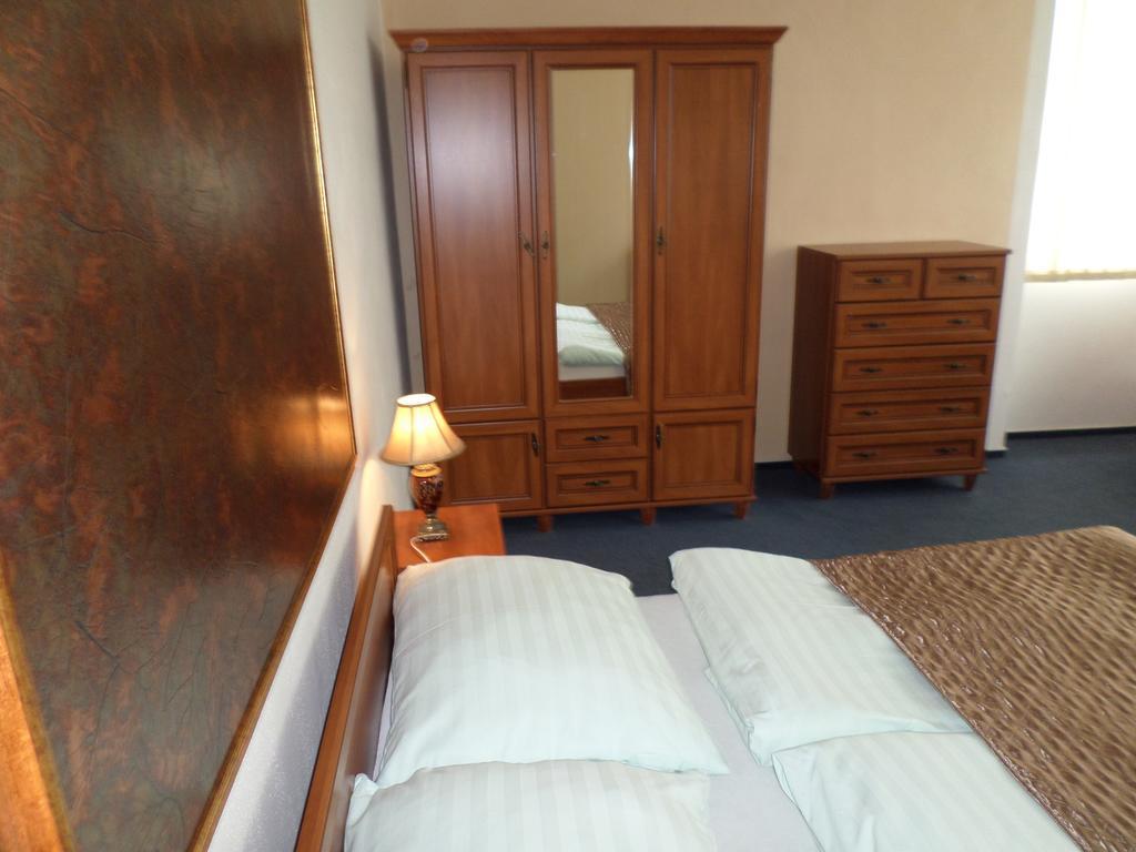 קרנוב Hotel Steiger מראה חיצוני תמונה