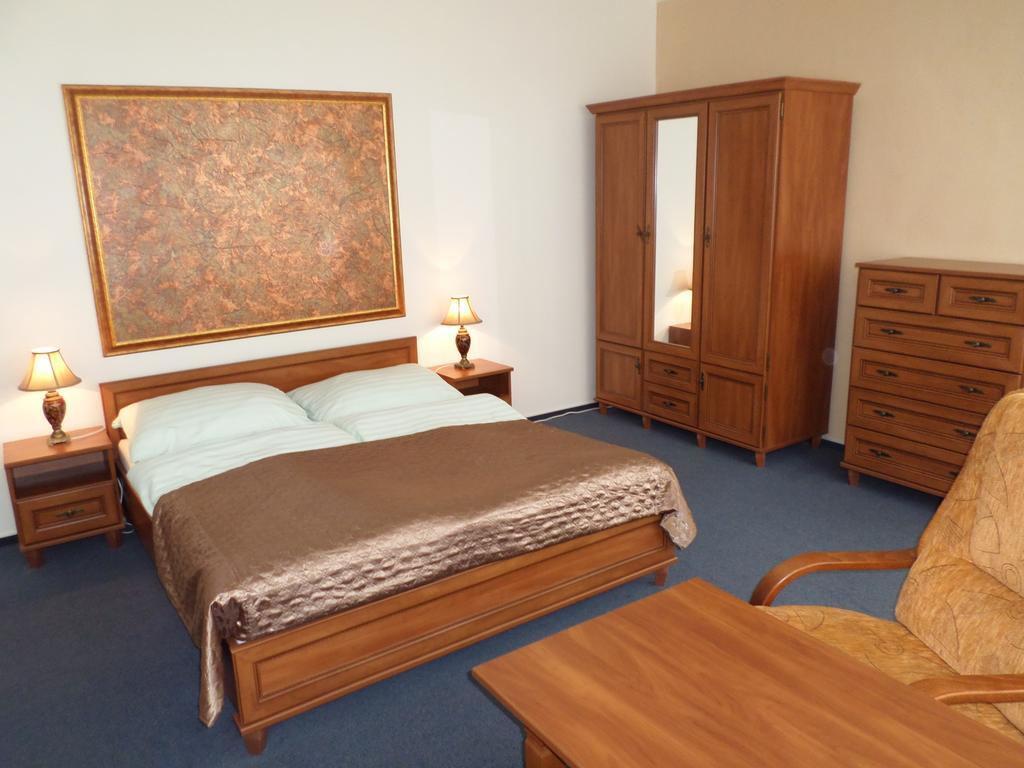 קרנוב Hotel Steiger מראה חיצוני תמונה