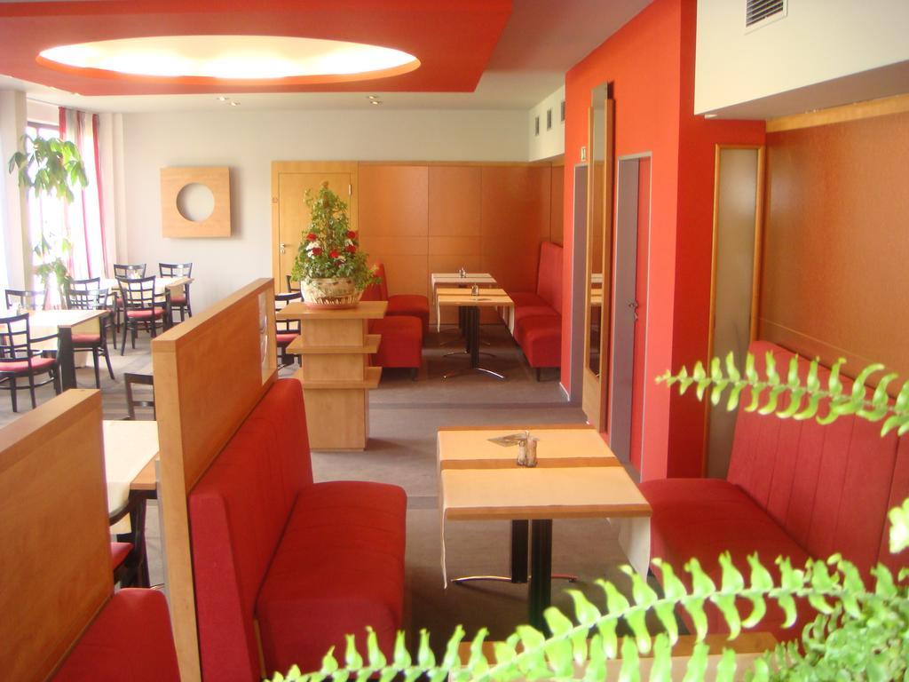 קרנוב Hotel Steiger מראה חיצוני תמונה